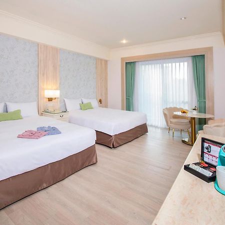 Hamp Court Palace Тайпей Екстериор снимка