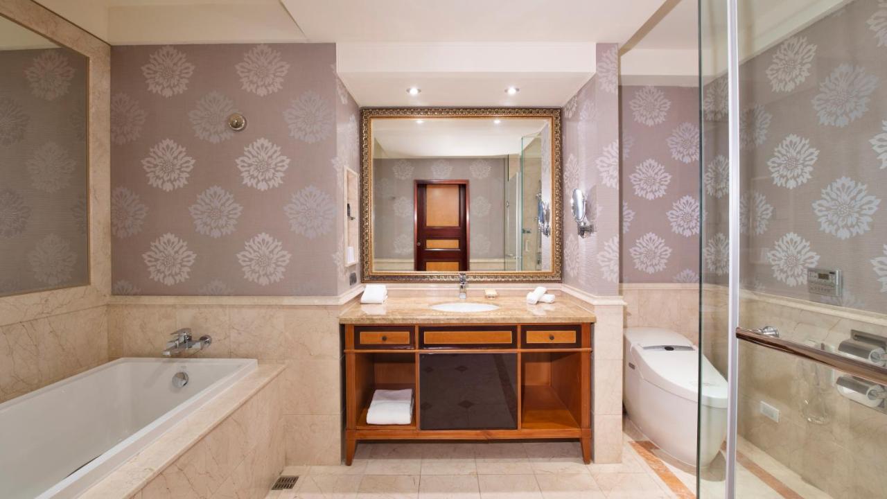 Hamp Court Palace Тайпей Екстериор снимка
