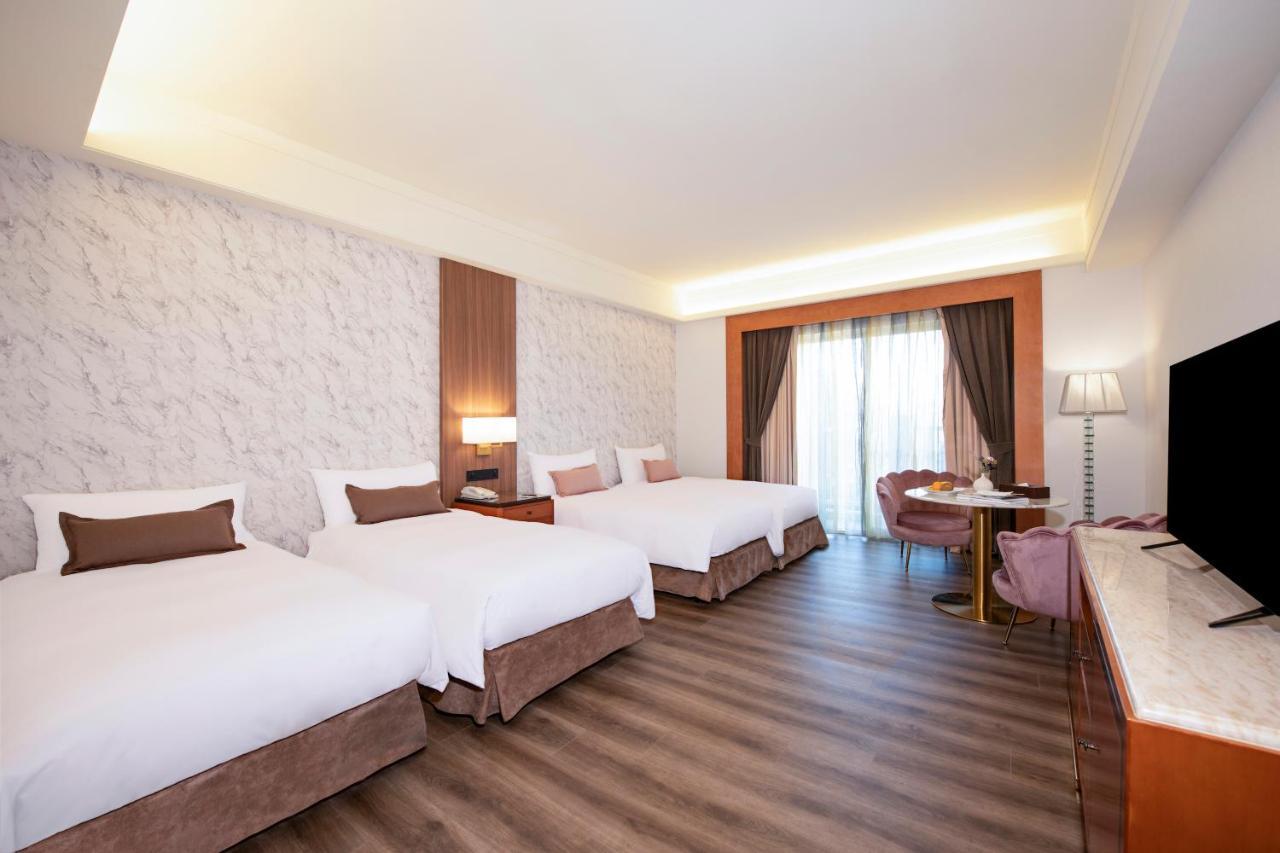 Hamp Court Palace Тайпей Екстериор снимка