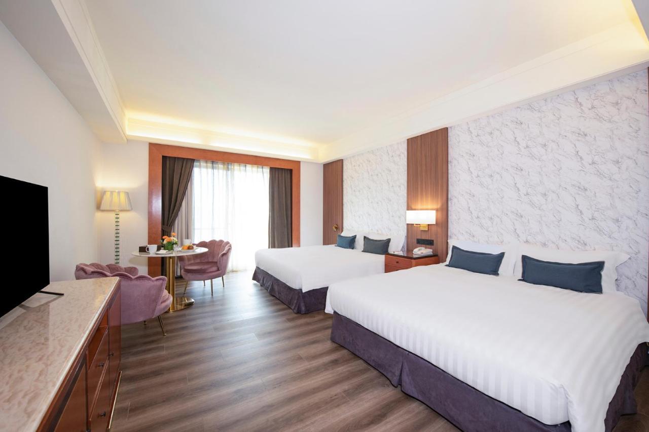 Hamp Court Palace Тайпей Екстериор снимка