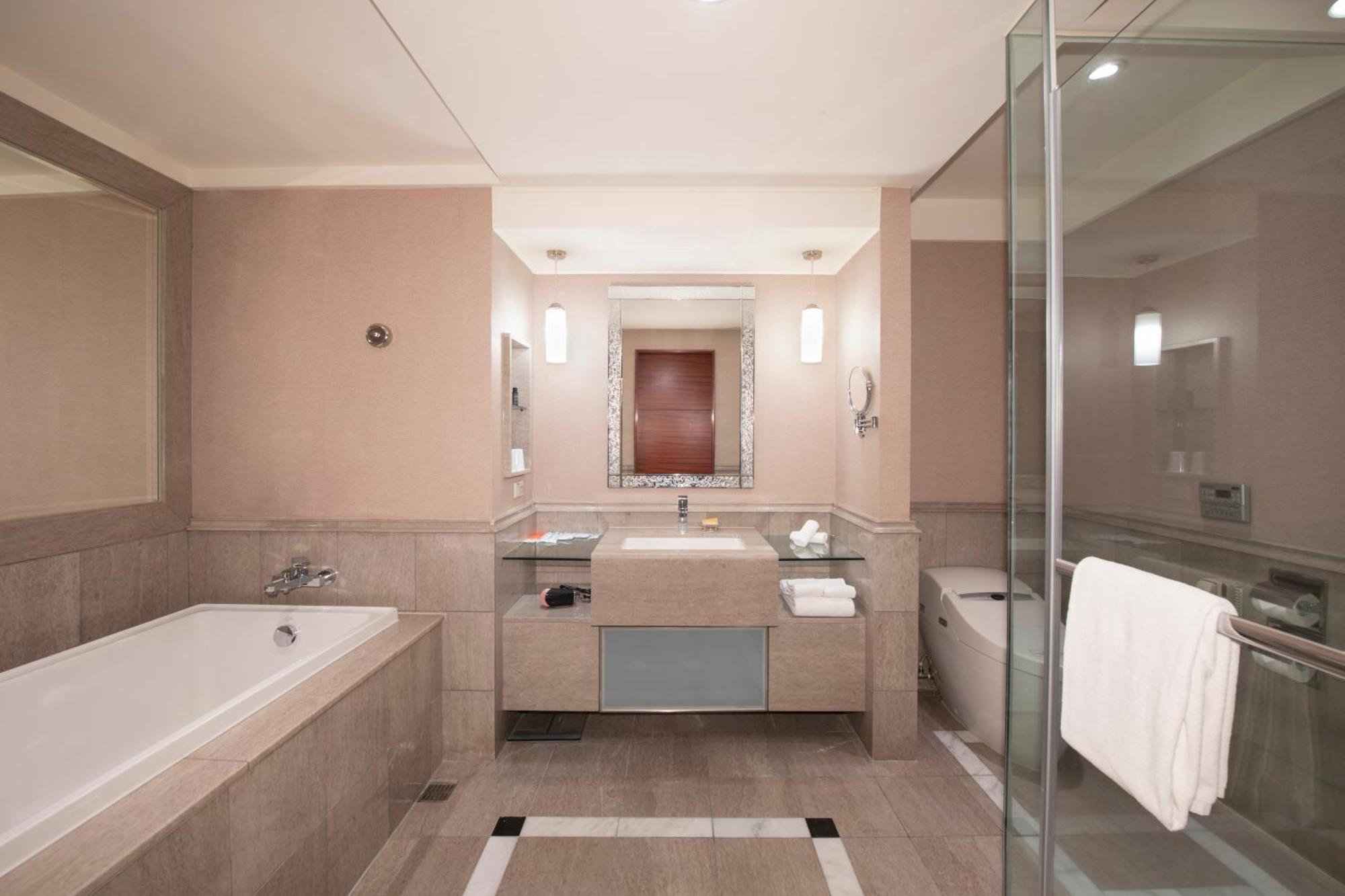 Hamp Court Palace Тайпей Екстериор снимка